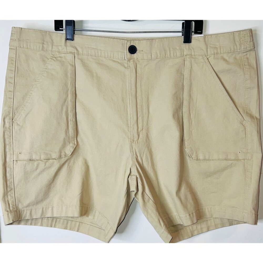 St. Johns Bay Men’s Pale Khaki Shorts 44 Pockets Cotton/Spandex Blend MSRP$40